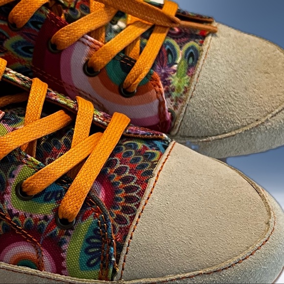 Desigual ladies tennis shoes. Fun, bright and colorful! - Picture 4 of 6